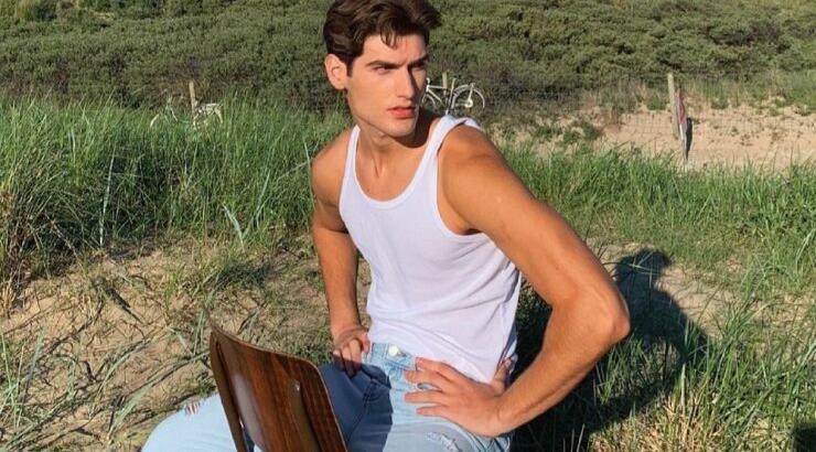 Αιμιλιανό Μάρκου: Πρωταγωνιστεί στη νέα καμπάνια του οίκου Giorgio Armani