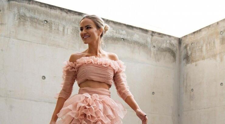 Έφη Παπαϊωάννου: Το κοστούμι με παγιέτες και bra top που ξεχωρίσαμε