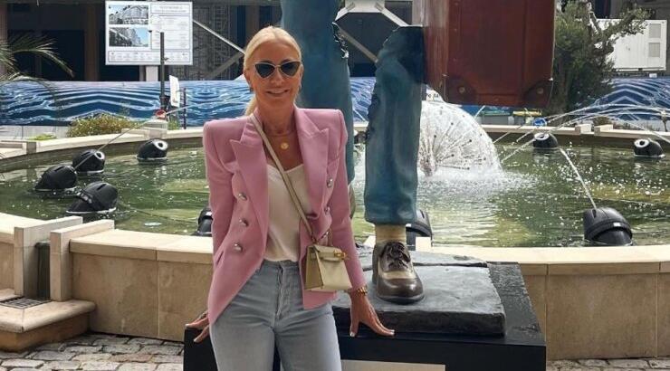 Wedding guest: Το φόρεμα που σου προτείνει η Νόνη Κυπριανού