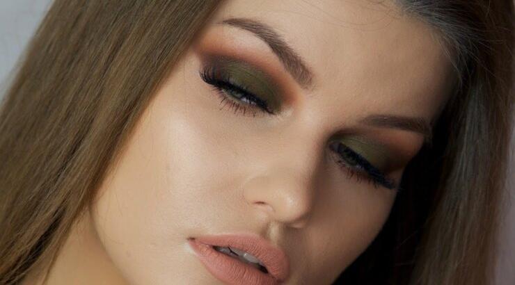 Το χακί κυριαρχεί και στο μακιγιάζ! 