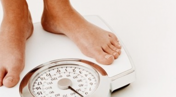 Κι όμως! Υπάρχει ένα τρικ που σας παίρνει μόλις πέντε δευτερόλεπτα για να καταφέρετε να χάσετε κιλά!