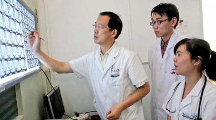 44χρονος Κινέζος ανακάλυψε από ένα στομαχόπονο ότι ήταν γυναίκα 