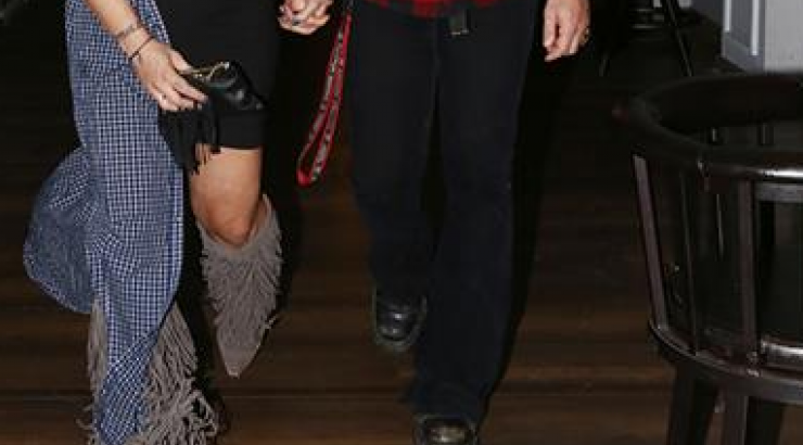 Η δημόσια εμφάνιση επώνυμης Ελληνίδας με φουσκωμένη κοιλίτσα!