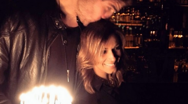 Έλλη Κοκκίνου - Γιώργος Μπόγρης: Το τρυφερό φιλί και οι φωτογραφίες από το πάρτι γενεθλίων του