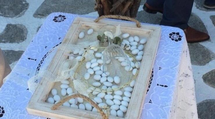 Ο νησιώτικος γάμος ζευγαριού της ελληνικής showbiz δίπλα στη θάλασσα! [εικόνες]