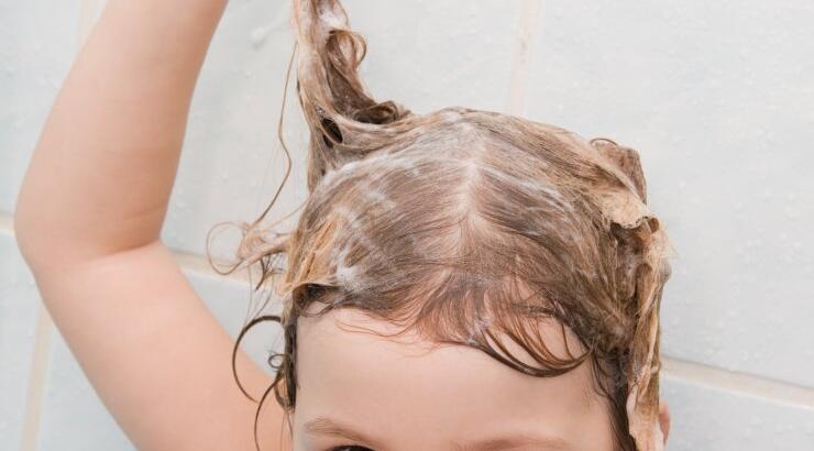 Παιδί: Λιγότερες  αρρώστιες με κολύμπι