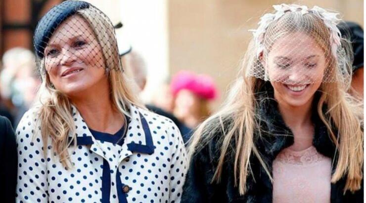 Η κόρη της Kate Moss ποζάρει για το περιοδικό του μπαμπά της