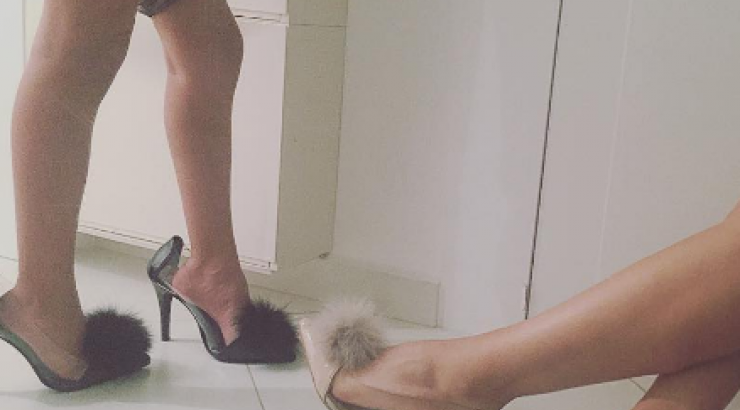 Μανούλα της ελληνικής showbiz με τα ίδια τακούνια με την κορούλα της!