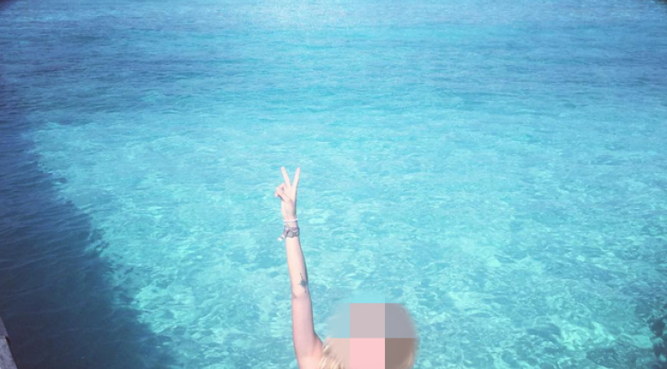 Επώνυμη Κύπρια ποζάρει σε αυτό το ειδυλλιακό τοπίο!