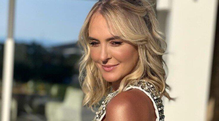 Σύλβια Μαυροπούλου: Εκθαμβωτική στο wedding party της αδερφής της στις Σπέτσες [εικόνες]