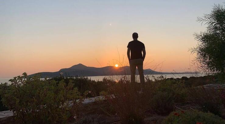 Συγκλονίζει Έλληνας ηθοποιός: “Η αδερφή μου σκοτώθηκε με φρικτό τρόπο στην αυλή του σπιτιού μας” [βίντεο]