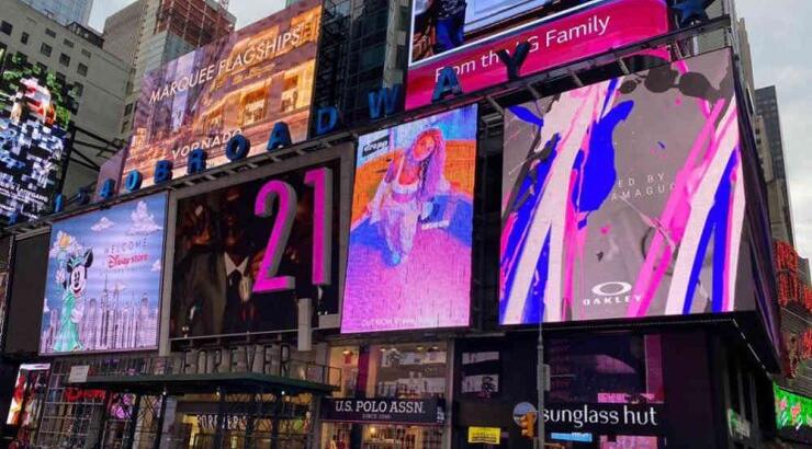 Η Κύπρια που βρέθηκε σε billboard στην Times Square στη Νέα Υόρκη!