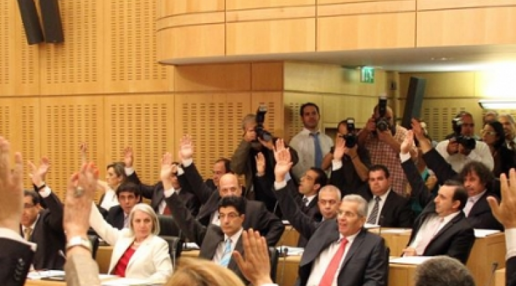 Υπερψηφίστηκαν τα νομοσχέδια από τη Βουλή