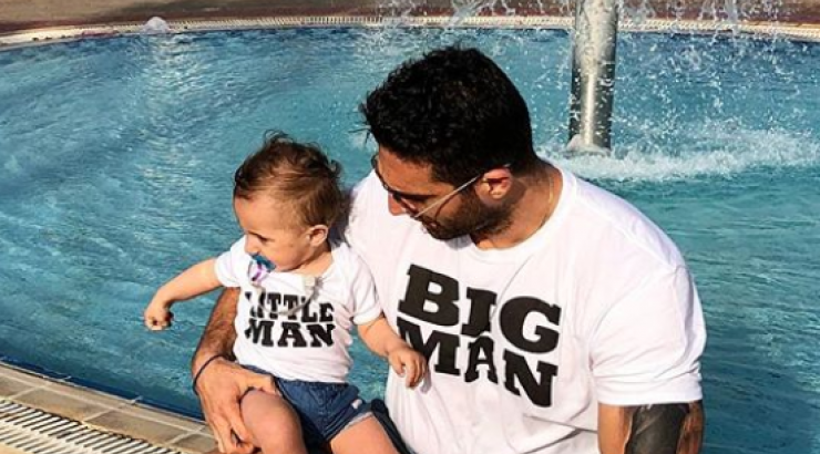 Wow! Δείτε τον ενός έτους γιο του Κυριάκου Πελεκάνου να χαϊδεύει τίγρη!