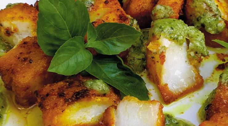 Κυβάκια πέρκας με μπαχαρικά και pesto βασιλικού