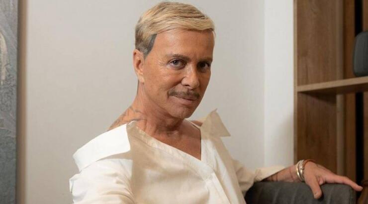 Λάκης Γαβαλάς: Αποκαλύπτει όλη την αλήθεια για τη συμμετοχή του στο Emily in Paris [βίντεο]