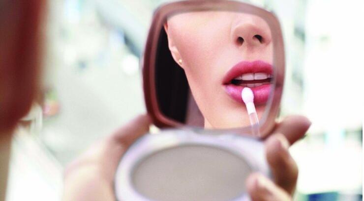 Γεμίστε και βελτιώστε την όψη των χειλιών σας με το νέο αυτό προϊόν της La Mer