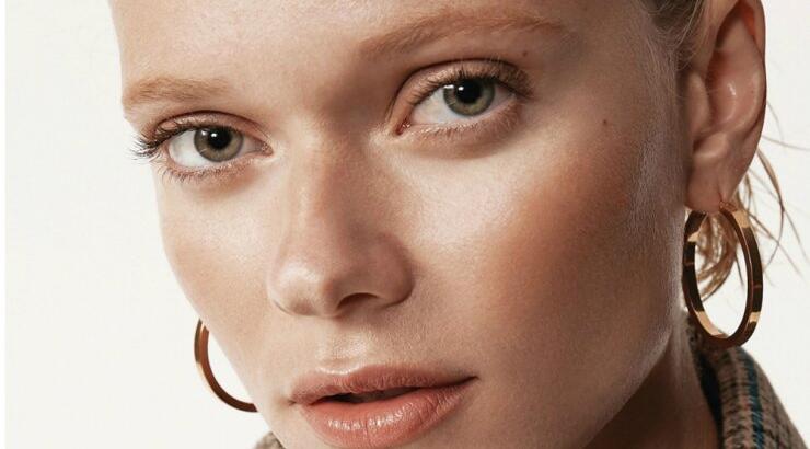 Τέλεια επιδερμίδα με δυο νέες πούδρες και τρία πινέλα