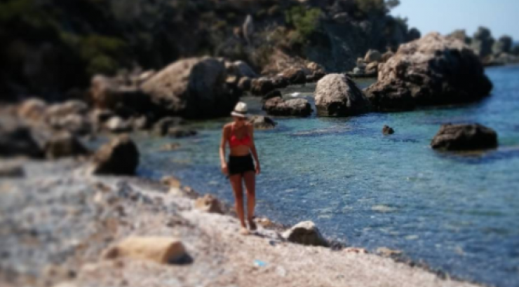 Κύπρια ηθοποιός συνεχίζει τις καλοκαιρινές της διακοπές σε μαγικό τοπίο!