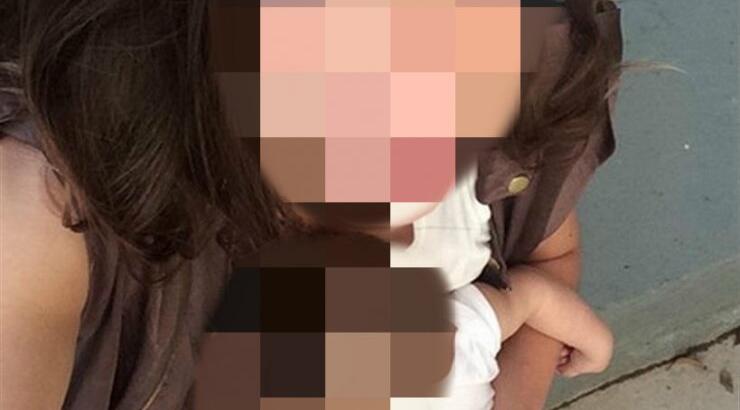 Ελληνίδα μοντέλο αγκαλιά με τον γιο της