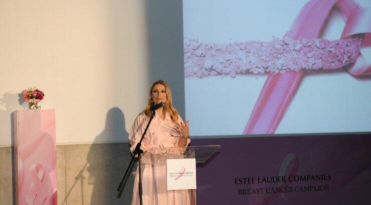 Η Estée Lauder Κύπρου φωταγώγησε την Πλατεία Ελευθερίας στα πλαίσια της Εκστρατείας Ενημέρωσης για τον καρκίνο του μαστού