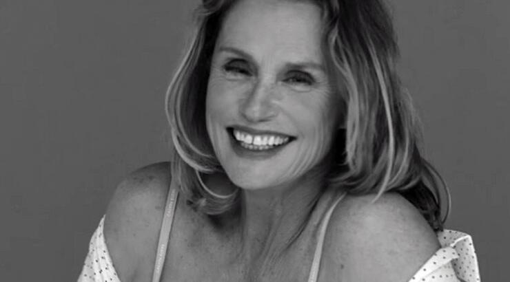 Η 73χρόνη Lauren Hutton συμμετέχει σε διαφημιστική καμπάνια του οίκου Calvin Klein