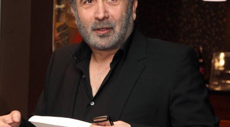 Guardian: «Ο Λαζόπουλος είναι ο πιο αστείος άνθρωπος στην Ελλάδα»