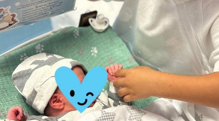 Κύπριος τραγουδιστής έγινε μπαμπάς για δεύτερη φορά και μόλις το μάθαμε [εικόνες]