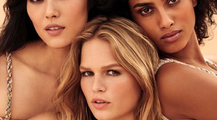 H Chanel επαναφέρει το γυμνό στυλ!