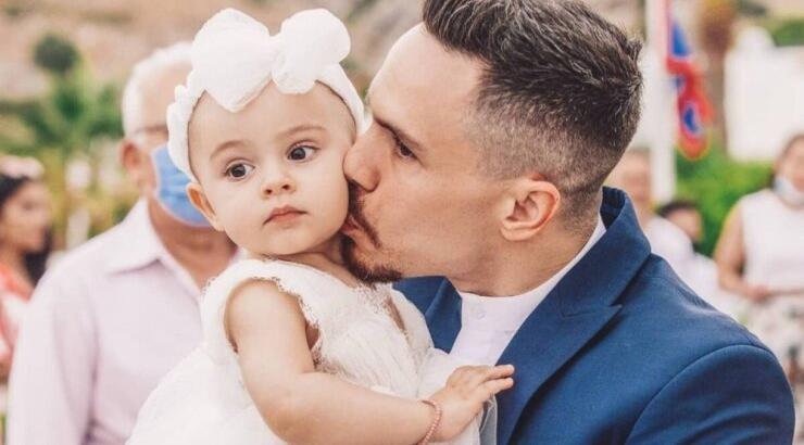 Λευτέρης Πετρούνιας: Στην παιδική χαρά με την κορούλα του [εικόνες]