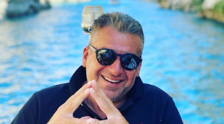 Γιώργος Λιάγκας: Συνεχίζει τα μπάνια στη θάλασσα μαζί με τον γιο του [εικόνες]