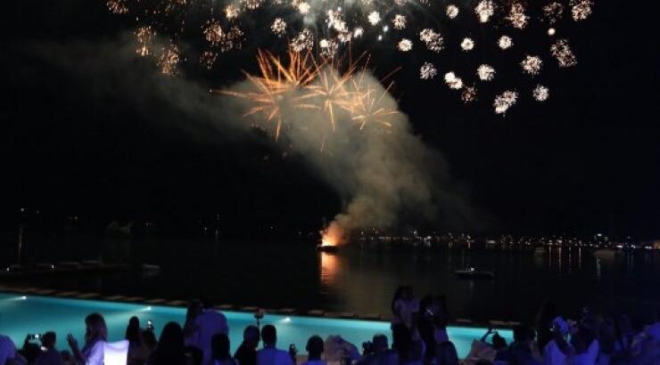 Ζευγάρι επώνυμων Κυπριών βρέθηκε στο πιο χλιδάτο party στο Πόρτο Χέλι και έκλεψε τα φλας των φωτογράφων