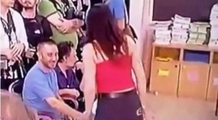 Sexy και στο δημοψήφισμα: Η καυτή 40άρα που τρέλανε εκλογικό κέντρο! [βίντεο]