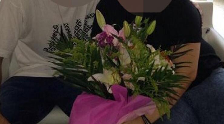 Κύπριος ηθοποιός: Έτρεξε με μια ανθοδέσμη στο νοσοκομείο για να δει θαυμάστρια του σε κρίσιμη κατάσταση