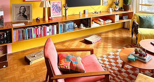 Πώς τα χρώματα ισορροπούν ένα μικρό σαλόνι