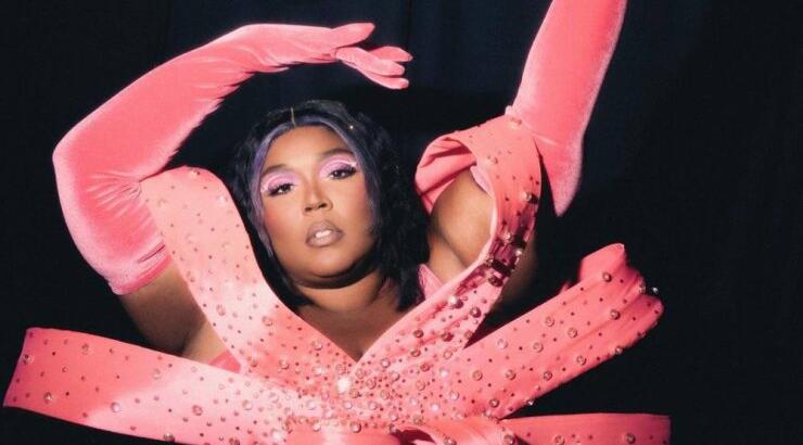 Lizzo: Η τραγουδίστρια κατηγορείται για σεξουαλική παρενόχληση σε χορεύτριες που την πλαισίωναν 