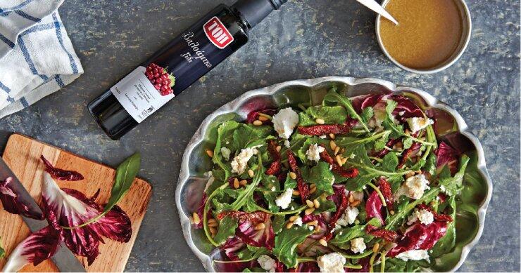 Σαλάτα ρόκα, αναρή & λιαστή ντομάτα με βινεγκρέτ