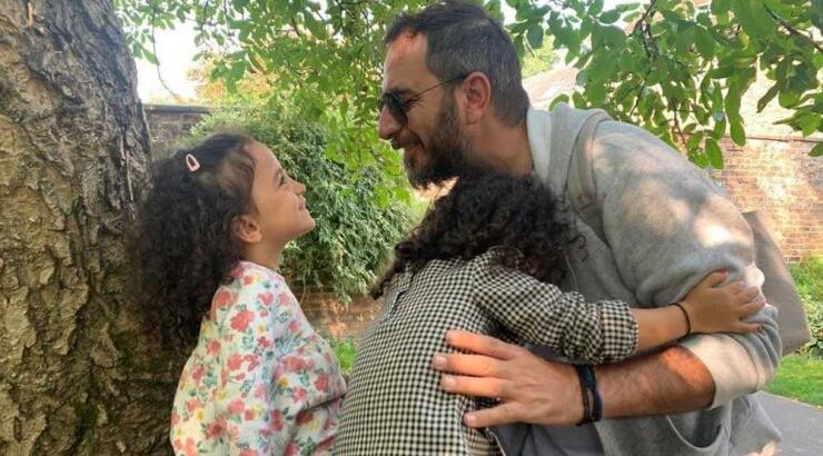 Λώρης Λοϊζίδης: Η συγκινητική έκπληξη που του επεφύλαξαν οι δίδυμες κόρες του! [εικόνες]