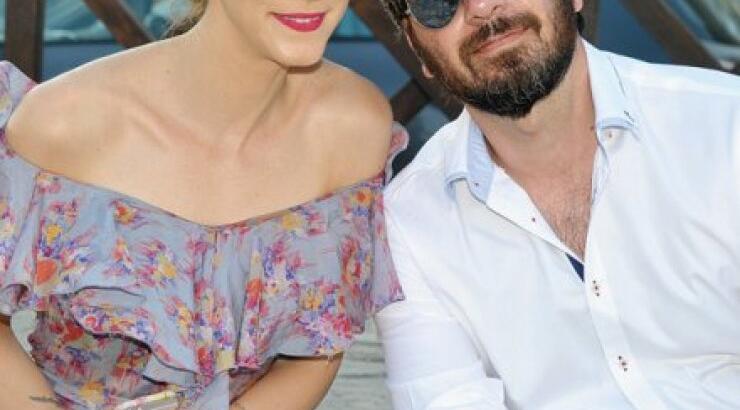 Λώρης Λοϊζίδης: Στην πισίνα με τις δίδυμες κόρες του!