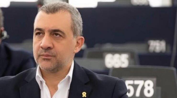 Λουκάς Φουρλάς: “Όταν ένας γονιός θρηνεί το παιδί του ο μόνος θόρυβος που πρέπει να ακούγεται είναι η σιωπή”