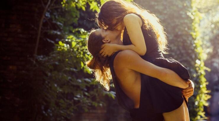 Αγκαλιά: Όλα αυτά που αποκαλύπτει για το χαρακτήρα σας 
