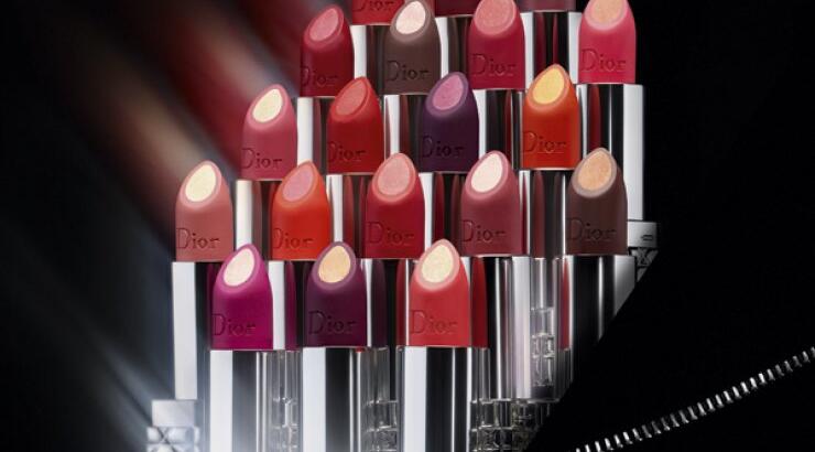 Το Double Rouge είναι το πρώτο κραγιόν Dior με ματ μεταλλικό εφέ