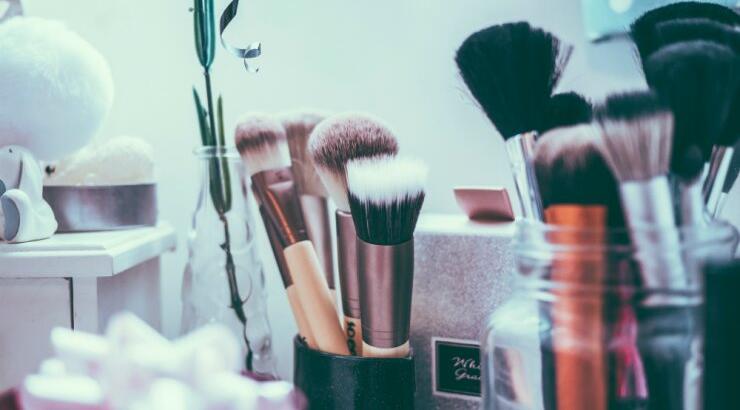 Madame Figaro Beauty Awards: Ψηφίστε τα καλύτερα φον ντε τεν και κονσίλερ για το μακιγιάζ