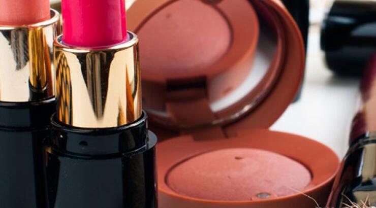 Γνωρίζετε ποια καλλυντικά πρέπει να βάζετε στο ψυγείο το καλοκαίρι και ποια όχι;