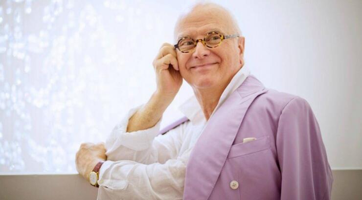 Ο Manolo Blahnik θα σε κάνει να ξαναπάρεις στα χέρια σου τα χρωματιστά μολύβια!