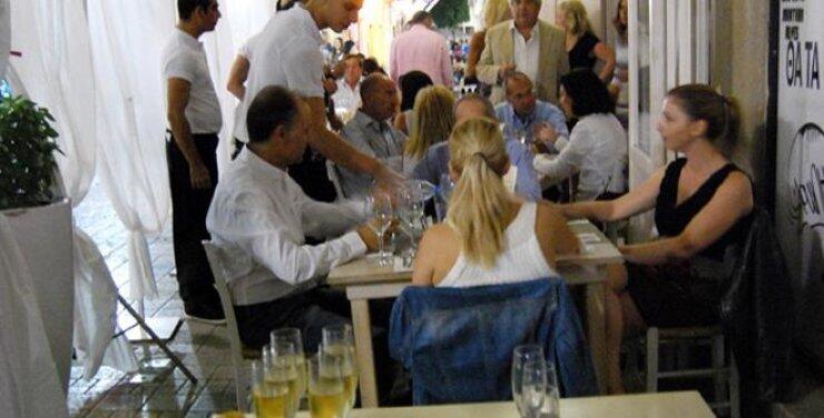 La Maison du Vin & Σουξου Μουξου Μανταλάκια: Υποδέχτηκαν τον "Μάγο" του Ασύρτικου