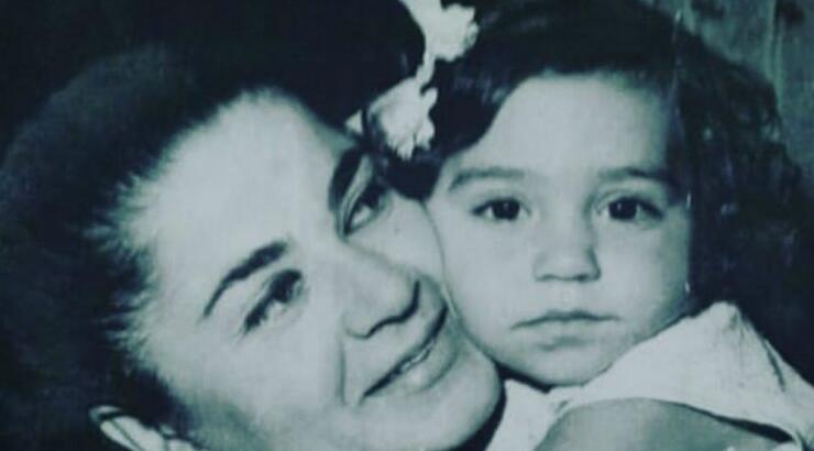 Συγκινεί Κύπρια ηθοποιός για το θάνατο της μαμάς της 