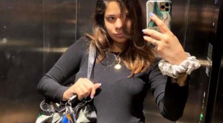 Μαρία Κορτζιά: Μας έβαλε στο σαλόνι του νέου της σπιτιού στολίζοντας το δέντρο της! [εικόνα]