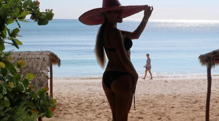 Επώνυμη Κύπρια αναστατώνει με τη σέξι πίσω όψη της απολαμβάνοντας διακοπές στο Μεξικό!