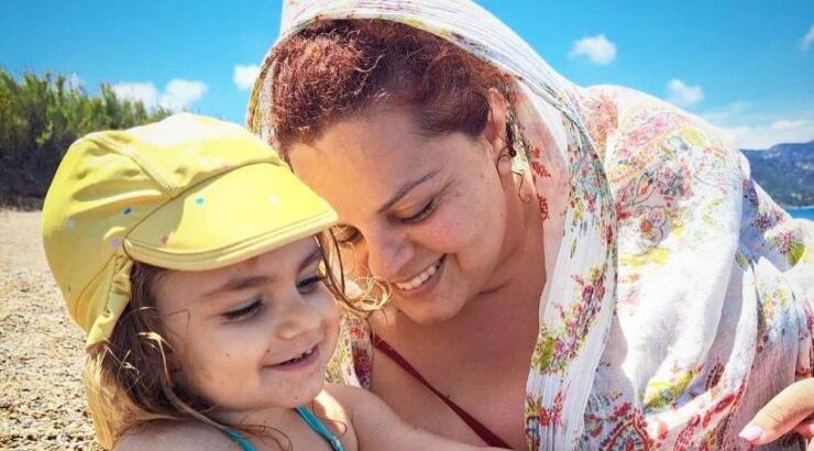 Μαριλένη Σταύρου: Νανουρίζει την κόρη της και είναι ό,τι πιο γλυκό θα δεις σήμερα [βίντεο]